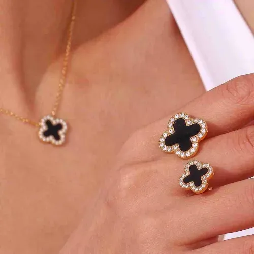 Clover Rings