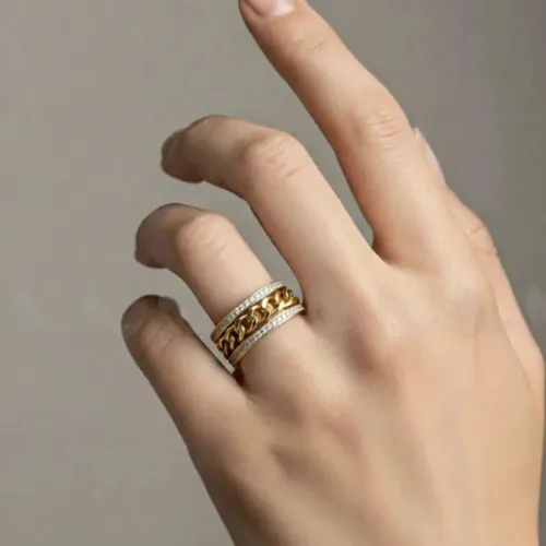 Interlock Spinner Pavé Ring - Product Image