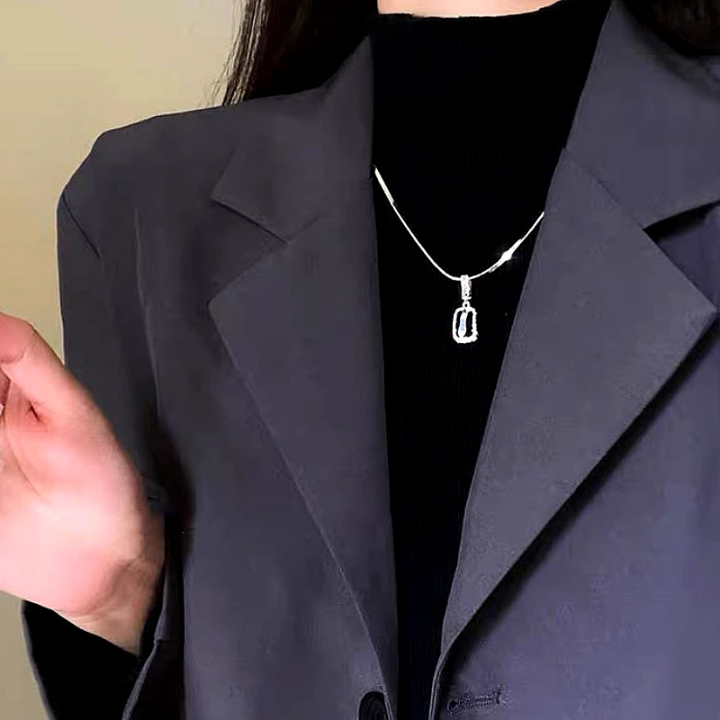 Black Pendant Necklace 