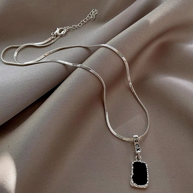 Black Pendant Necklace 