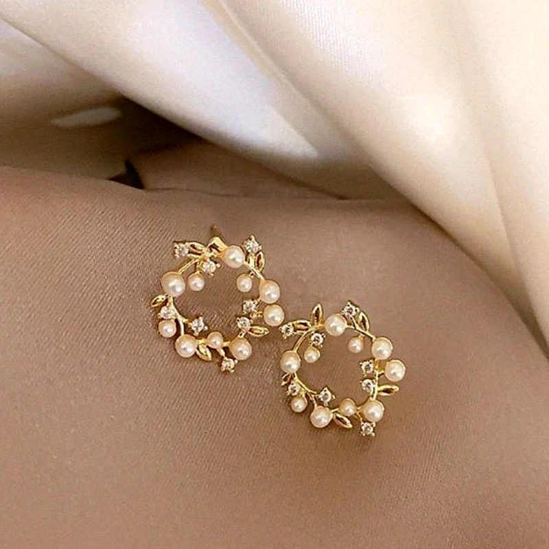 Pearl Wreath Stud Earrings