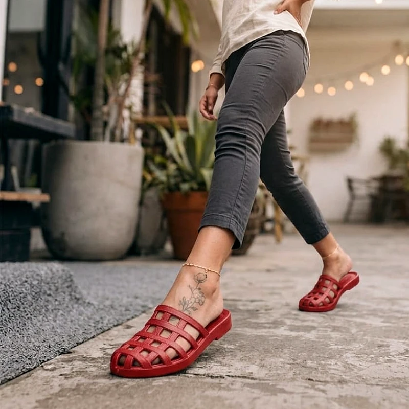 Rubber Soft grid design cut shoes