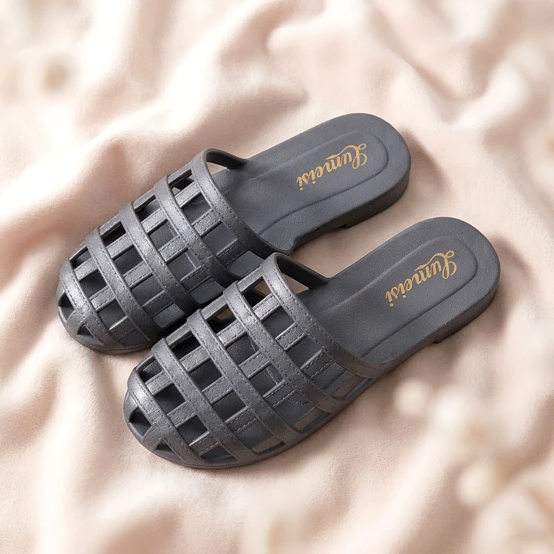 Rubber Soft grid design cut shoes