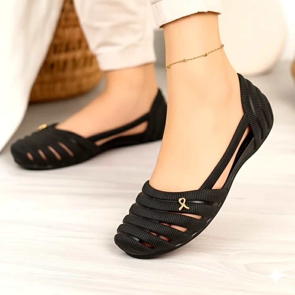 Soft Bloom straps shoes